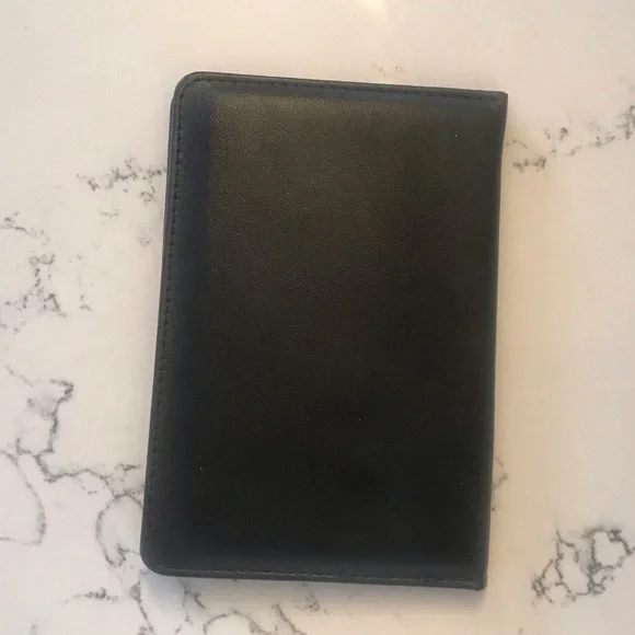 NWOT Liverpool FC Passport Cover - Picture 4 of 4